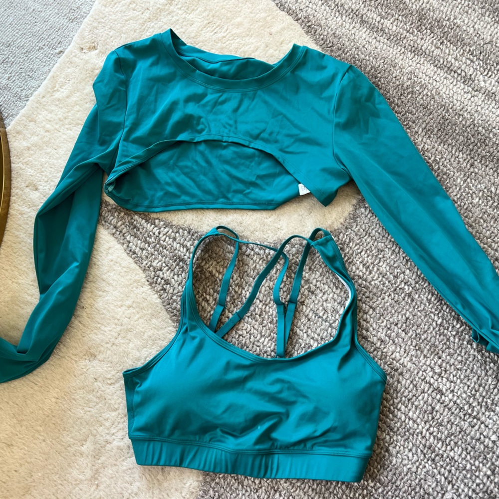 Work out top and sports bra